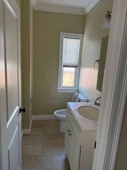 Building Photo - 11 Maywood St