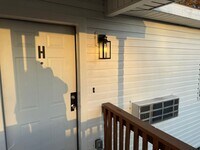 Building Photo - 323 S 12th St