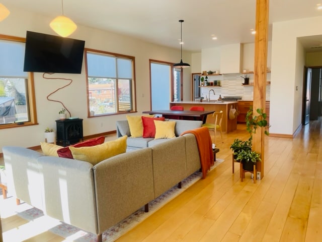 Building Photo - 231 NE Hancock St