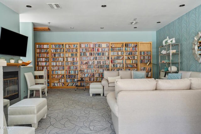 Building Photo - 6526 Lada Ave