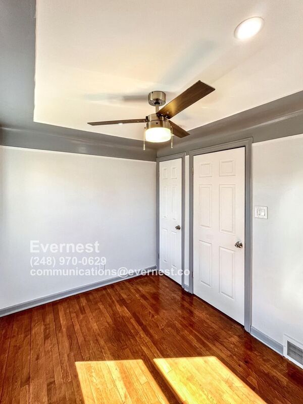 Building Photo - 18514 Manor