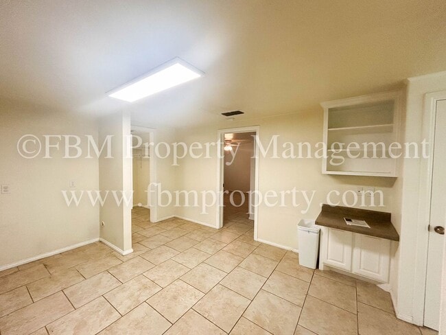 Building Photo - 105 Sunset Cir