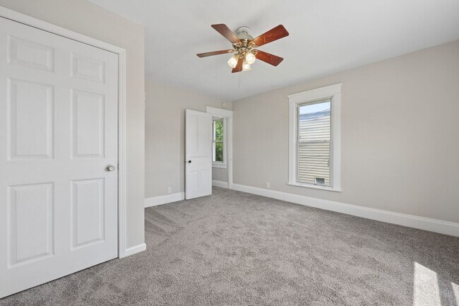 Building Photo - 3 Bed, 1 Bath Home with Fenced Backyard | Fresh Updates Throughout | Newark, OH