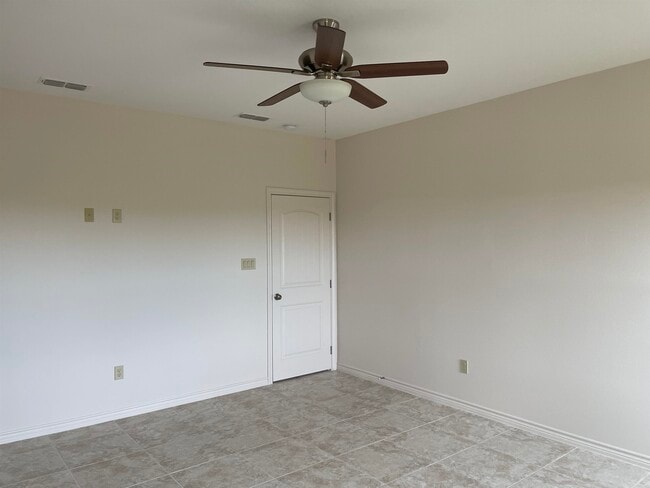 Building Photo - 6908 Molinos Dr