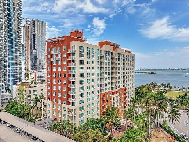 Building Photo - 2000 N Bayshore Dr