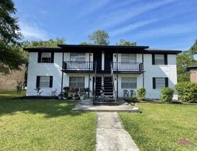 Building Photo - 2509 Oak Forest Dr