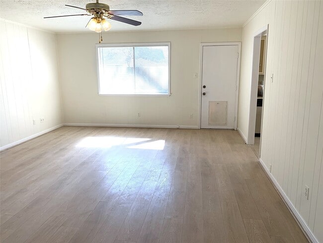 Building Photo - 13611 Elm Ct