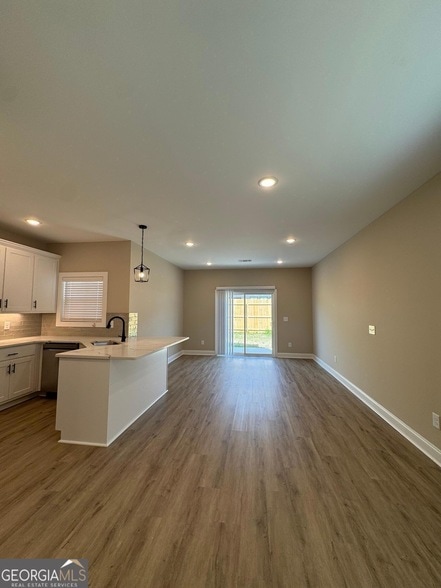 Building Photo - 305 Georgia St