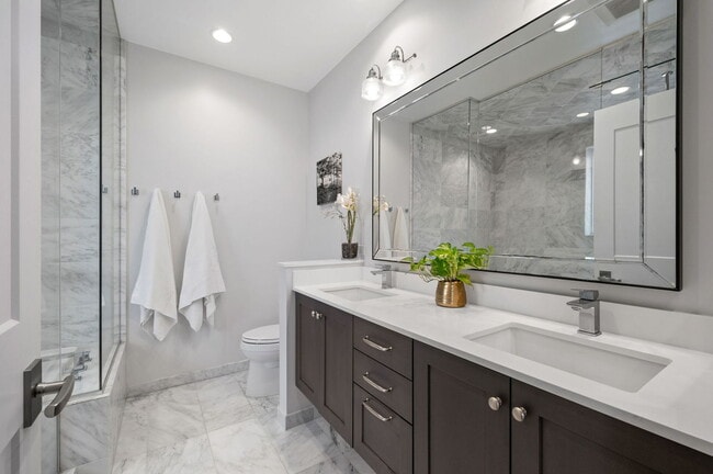 Building Photo - 232 E 18th St