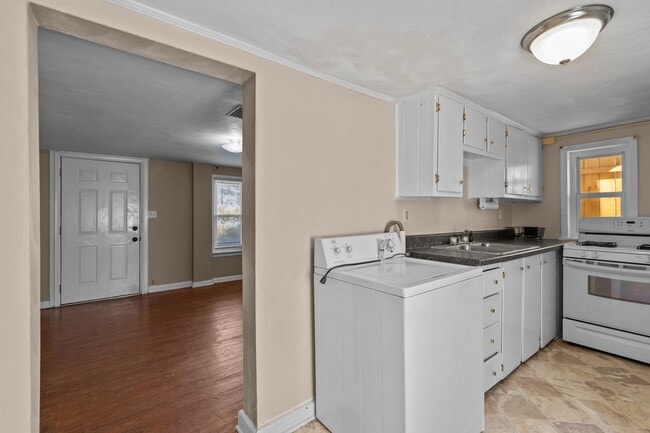 Building Photo - 1628 Bradford Terrace