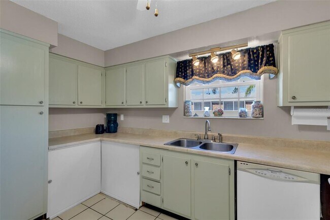 Building Photo - 3847 35th Way S