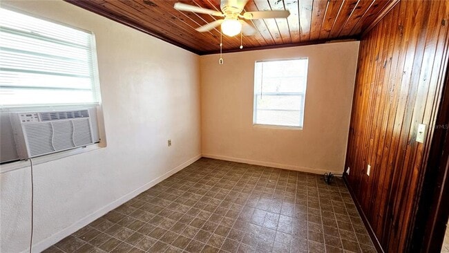 Building Photo - 19 N Mango St