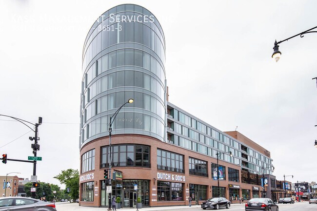 Building Photo - Newer Construction Prime Southport Corrido...