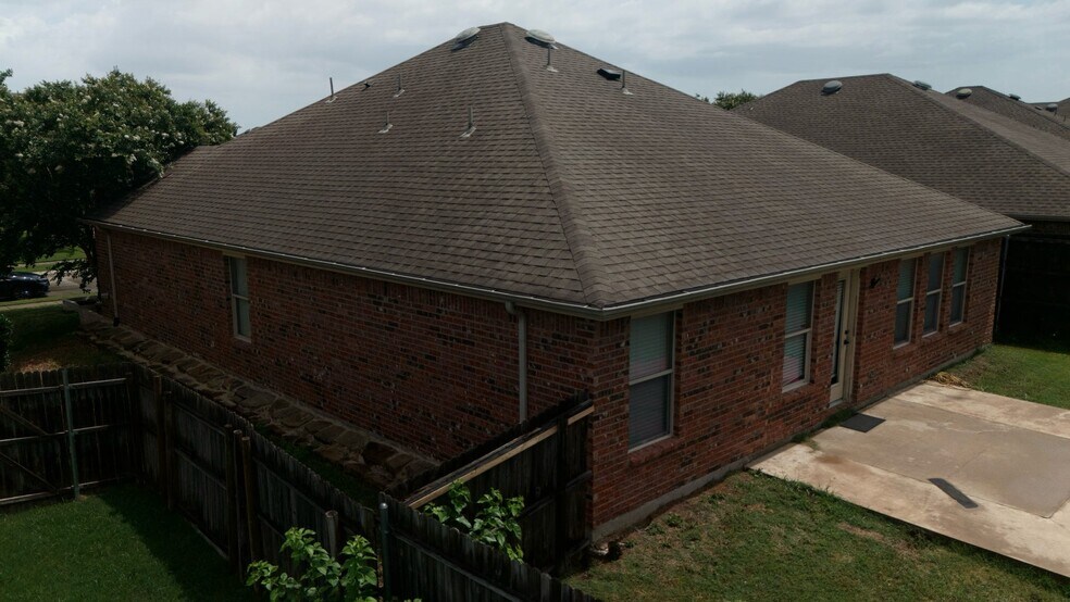 Building Photo - 12416 Sunrise Dr