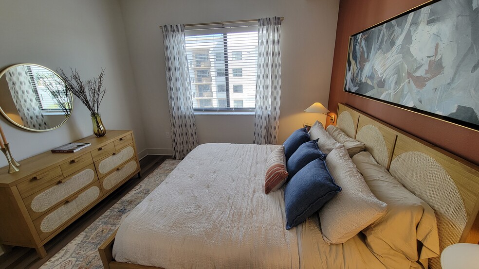 Building Photo - 6840 SW 28th Ter