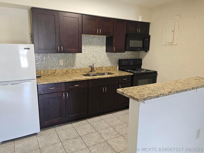 Building Photo - 815 W Las Olas Blvd