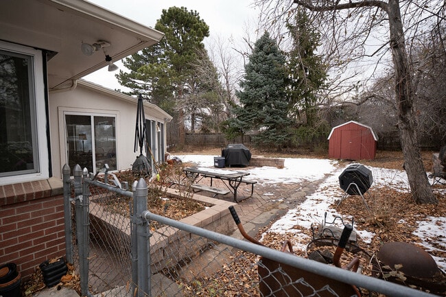 Building Photo - 180 Estes St