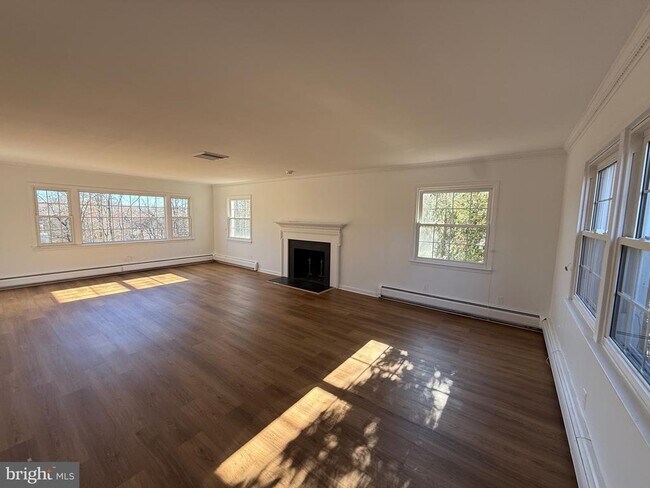 Building Photo - 9616 Burke View Ave