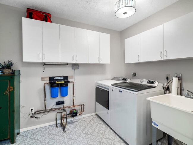 Building Photo - 291 Hunter Ave