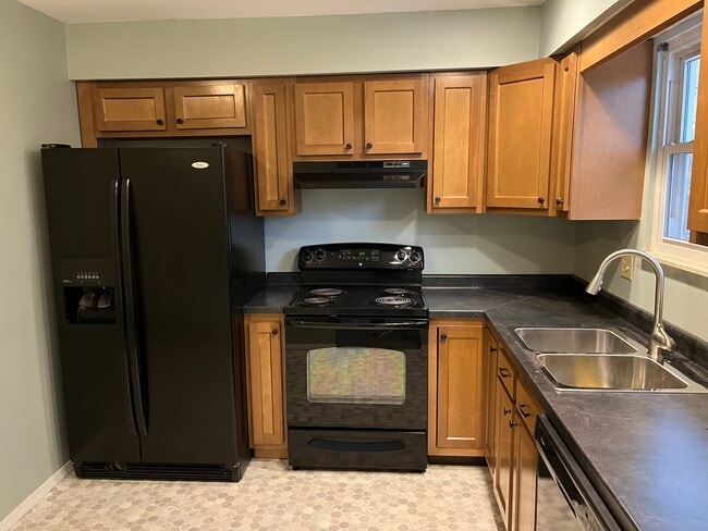 Building Photo - 30 Old Orchard Ln