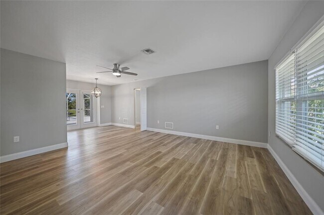Building Photo - 2925 Magdalina Dr