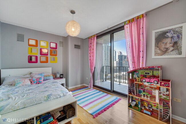 Building Photo - 635 N Dearborn St