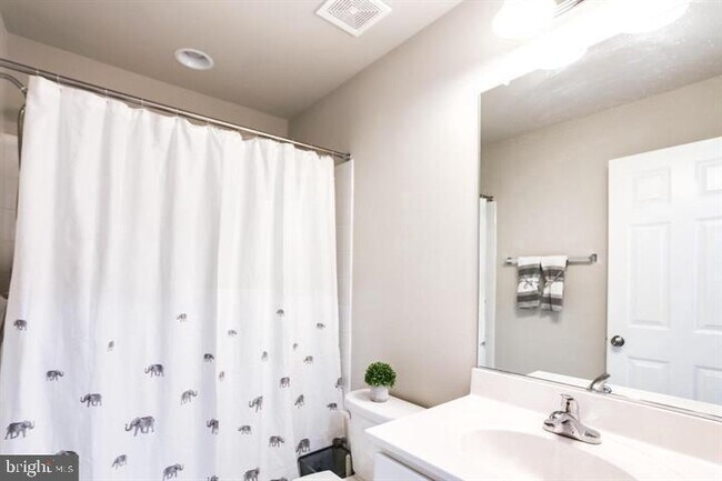 Building Photo - 16233 Coolidge Ave