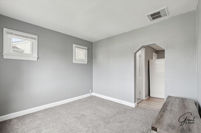Building Photo - Two Bedroom Home in St Clair Shores - $1,300