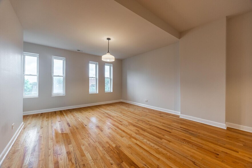 Building Photo - 1540 N Milwaukee Ave
