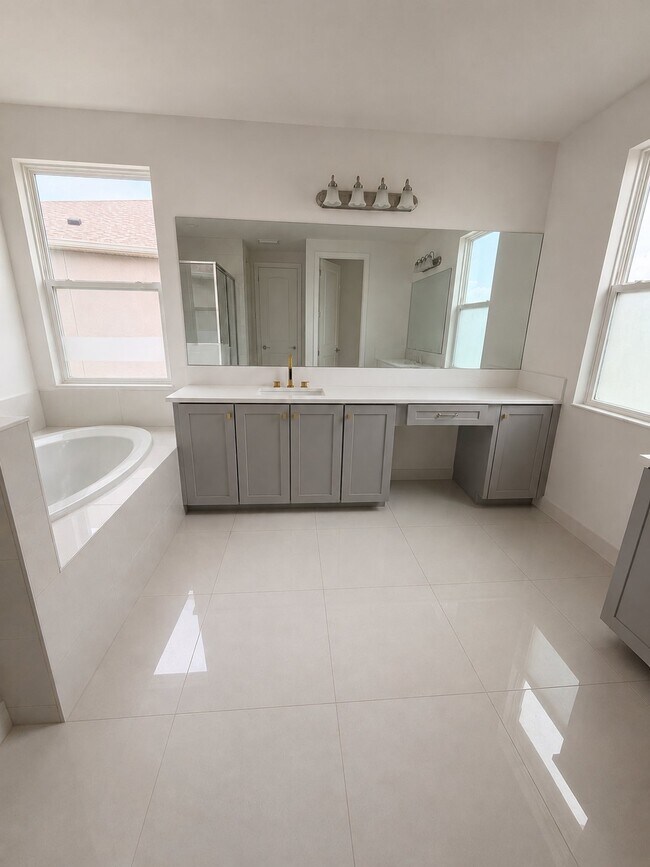 Building Photo - 32683 Tamarind Grv Ln
