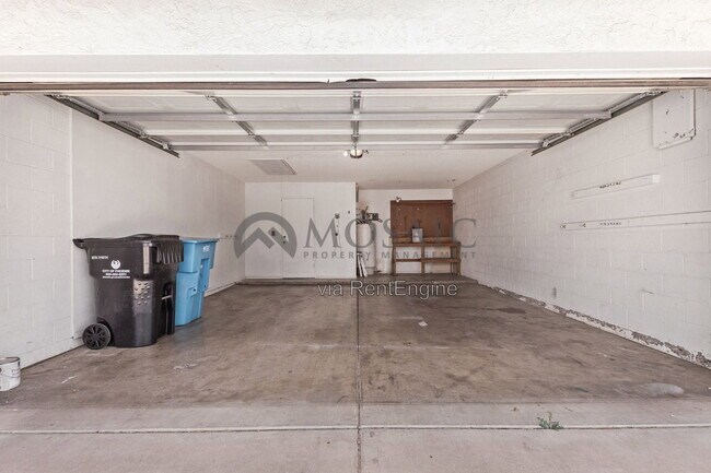 Building Photo - 3841 W Bluefield Ave