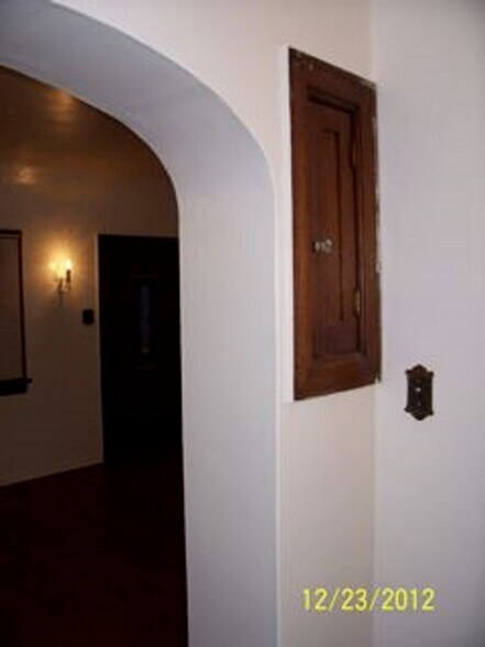 Building Photo - 1110 S 900 E