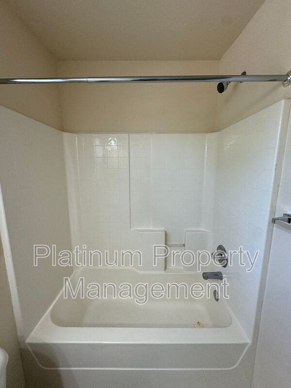 Building Photo - 3225 Landingview Ct