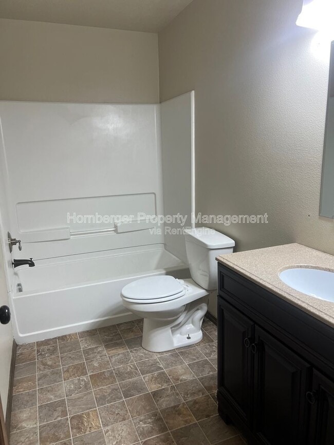 Building Photo - 803 W Knox Ave