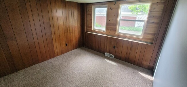 Building Photo - Duluth, MN - 6 bed - 3 bath - Single Famil...