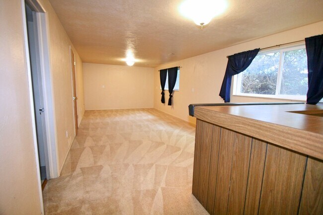 Building Photo - 3 Bedroom Split Level Home Available in South Colorado Springs!
