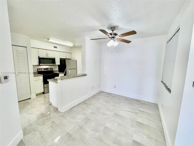 Building Photo - 2880 N Oakland Forest Dr