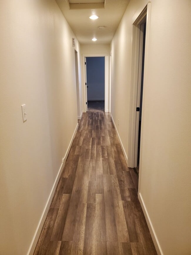 Building Photo - *** 1/2 MONTH FREE*** Adorable Newer Home in a Great Location With A Private Yard!