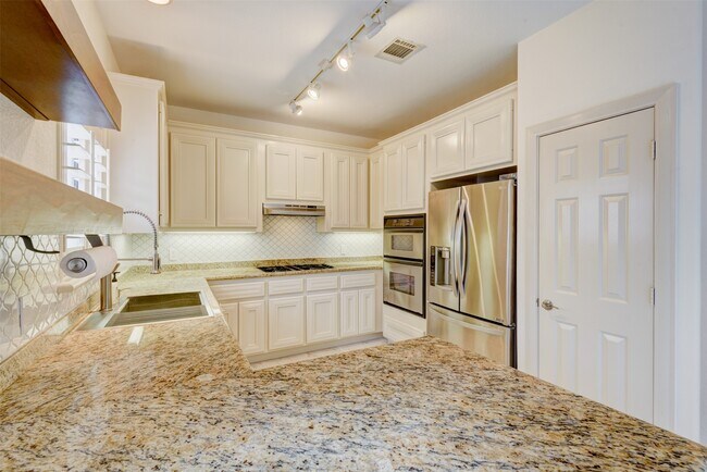 Building Photo - 2210 Mason St