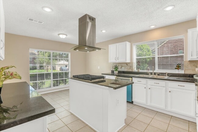 Building Photo - 5635 Sage Manor Dr