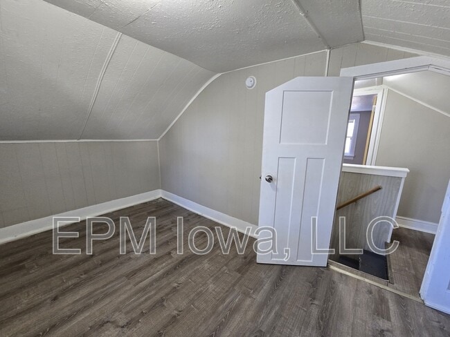 Building Photo - 109 Summit Ave