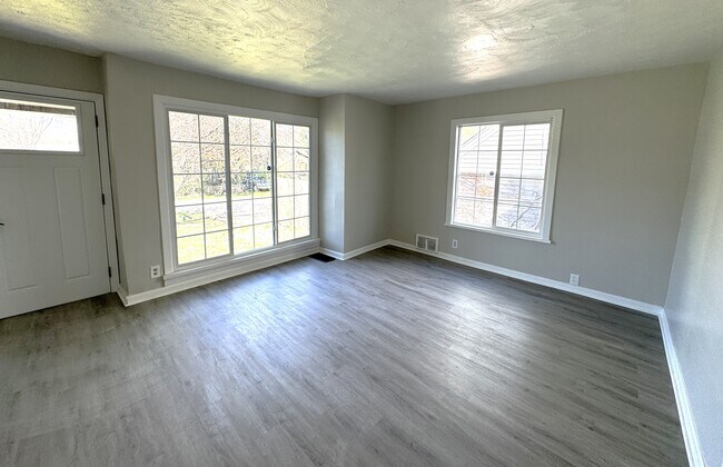 Building Photo - 3905 Millersville Dr