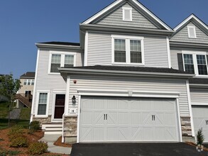 Building Photo - 16 Poplar Ln