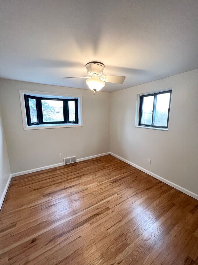 Building Photo - Beautiful 3 Bedroom 1 Bathroom in Penn Hil...