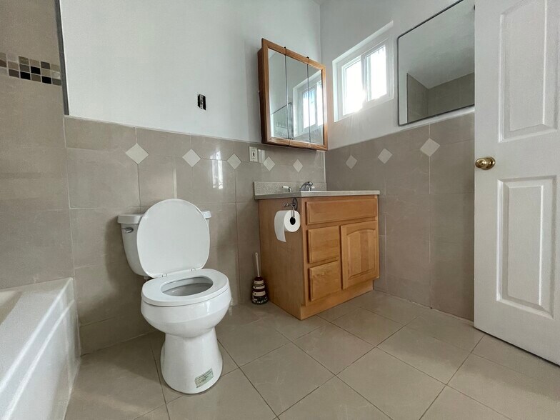 Building Photo - 3831 Drysdale Ave