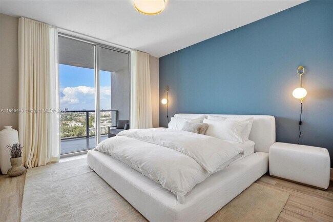 Building Photo - 17301 Biscayne Blvd