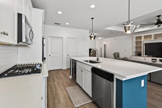 Building Photo - 67 Windermere Way