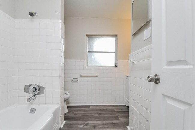 Building Photo - 1139 Cir Dr-
