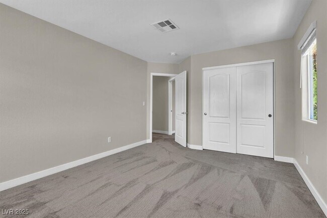 Building Photo - 8 Desert Dawn Ln