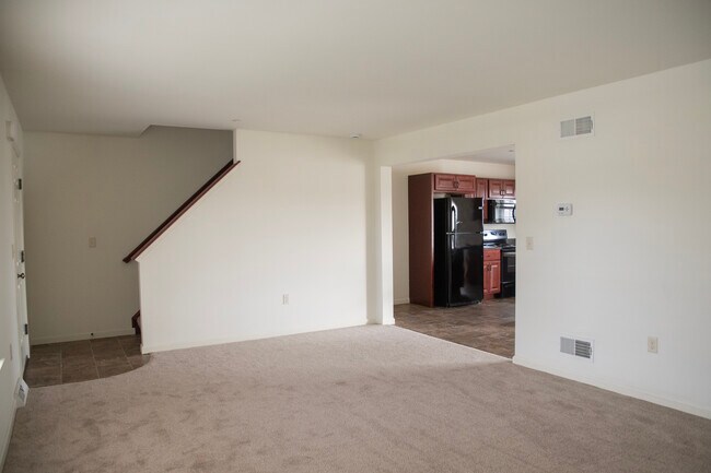 Building Photo - 320 Meadow View Dr
